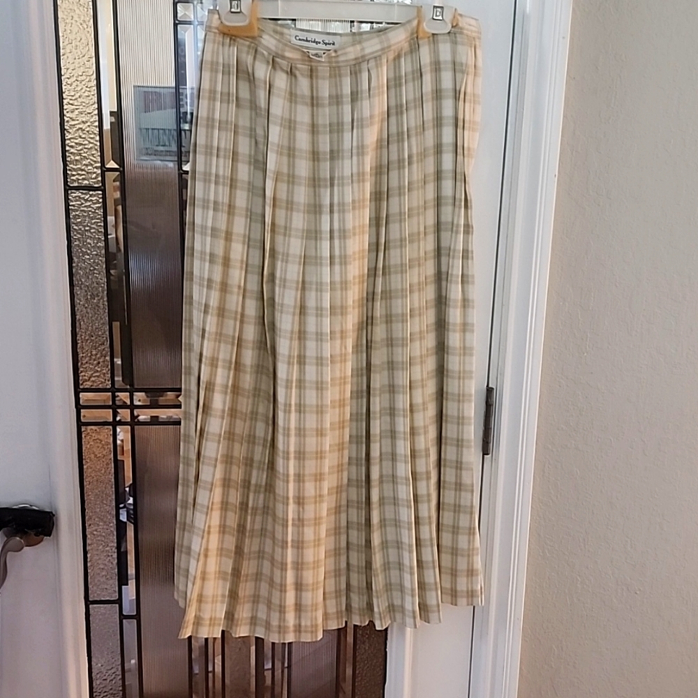 Muted plaid gold cream and brown midi skirt. Waist 26" length 35".